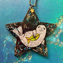 Load image into Gallery viewer, MoonSeals - Seal Star Christmas Decorations