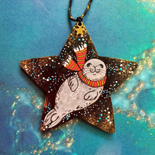 Load image into Gallery viewer, MoonSeals - Seal Star Christmas Decorations